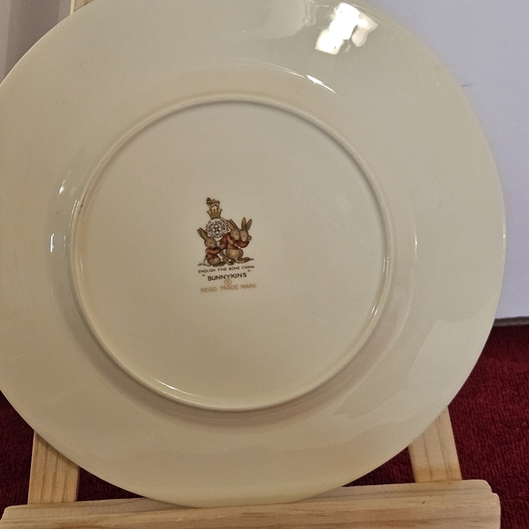 Royal Doulton Bunnykins 8.25" Vintage 1936 Plate "Dressing Up" Fine Bone China - Picture 5 of 5